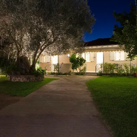 בית נופש Aelia House *